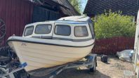 Cresent 435 på Tiki 80 båttrailer