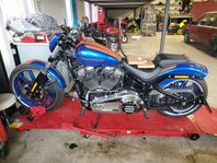 Harley Davidson Breakout endast 250mil