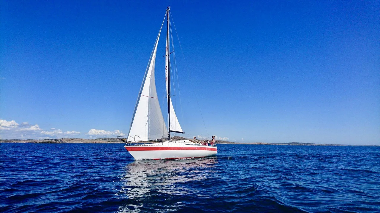 Helmsman 31 - 1977 image