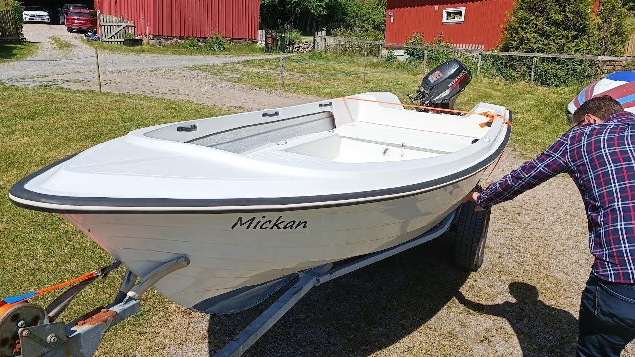 Uttern 4300 med 15 hk suzuki ...