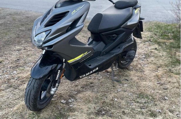 aerox-4t-2019-s-ljes-i-ume-blocket-s-ld-eller-borttagen