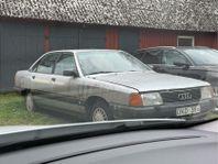 Audi 100 2.3 E renoveringsobjekt/reservdelar