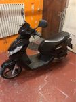 Peugeot kisbee 2016 svart