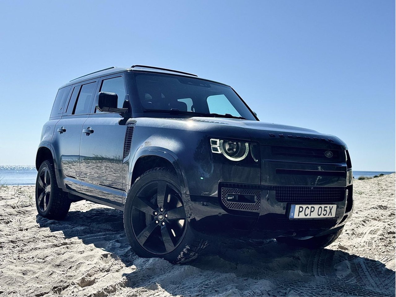 Land Rover Defender (RAK 6)11...