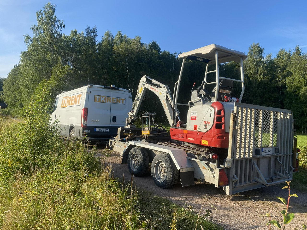 Hyr våran smidiga-Takeuchi TB216