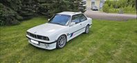 BMW E30 325 i Coupe M-tech 1
