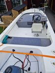 Crescent 504 med 50 hk Yamaha ink Tiki 80-Trailer. 