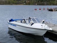 Ryds 530 med Mercury 70hk samt vagn.