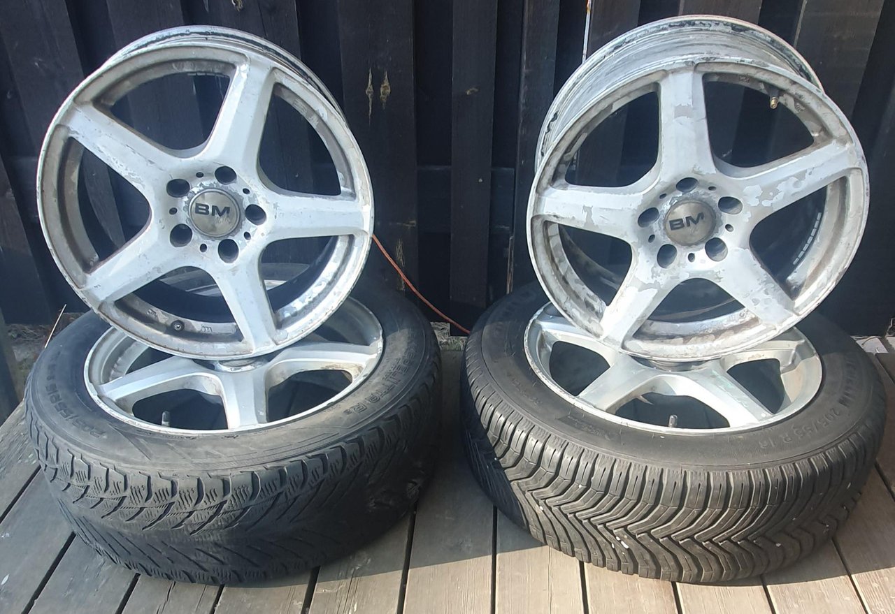 Hankook 255/45 R19 + VW fälgar