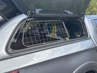 Flakkåpa med inbyggd hundbur.