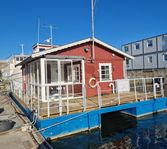 Husbåt/sommarstuga/bastuflotte/gästhus/kontor