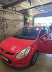 Hyundai i20, Nybesiktigad, Bensinsnål, Perfekt första bil!