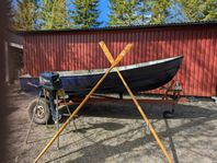 Liten Båt med motor och kärra