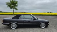 BMW E30 320 i Convertible