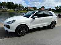 Vit Porsche Cayenne - Låga MIL