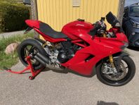 Ducati Supersport S med tillbehör