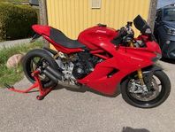 Ducati Supersport S med tillbehör