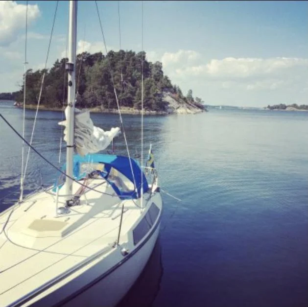 Maxi 77- inombordare och rullfock, båtplats finns image