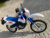 Suzuki DR350 endast 137 mil