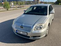 Toyota Avensis Liftback 2.0 D-4 VVT-i Nybesiktigad
