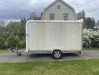 Skåpsläp med ramp 