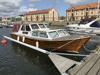Motorbåt i trä (snipa med dörr)