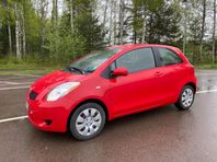 Toyota YARIS nybes låga mil 