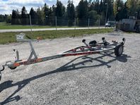 Respo -båtupptagningsvagn BUV 1800 kg LGF 30 km/h
