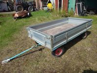 Vagn till fyrhjuling/åkgräsklippare.