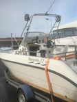 Bad och fiskebåt . Baracon 22WA . 100hp Yamaha 