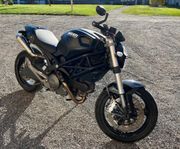 Ducati monster 696