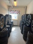 Porsche fälgar med däck – flera uppsättningar i mycket bra s