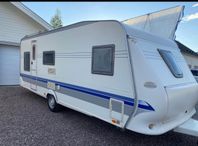 Hobby 560 KMFE De Luxe Med 3-våningssäng