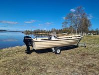 Motorbåt med styrpulpet!