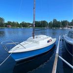Segelbåt Stor Triss MKII med 8hk motor och trailer