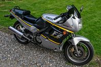 Yamaha FZ 750 