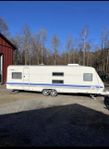 Uthyres husvagn Hobby 720 med 7 sovplatser med AC