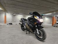 Honda CBR 1000f låga mil 
