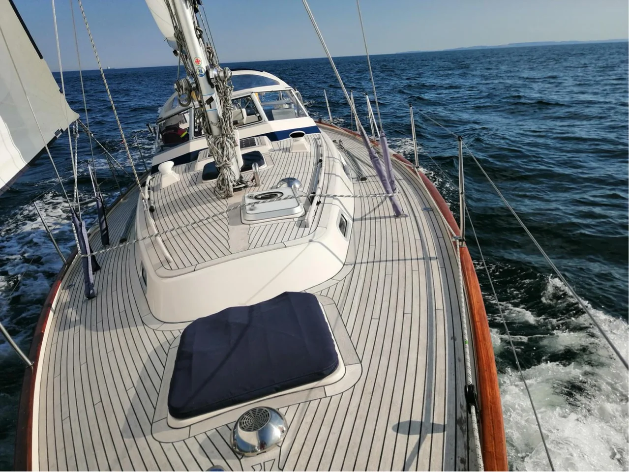 Hallberg Rassy 36 Mk II Toppskick image