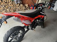 BETA RR 50 Motard 2018 i nyskick ,12 mil!