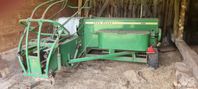 John Deere Hårdbalspress och Gisebo balvagn