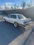 BMW e30 320i