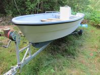 Motorbåt med trailer