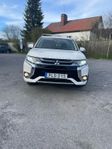 Mitsubishi Outlander PHEV  4 WD kula 203HK