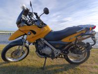 BMW F650 GS med sidoväskor