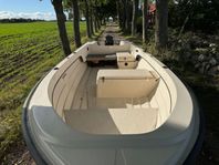Uttern 5300 med Evinrude 30hk 2011 + Tiki BT-700 - toppskick