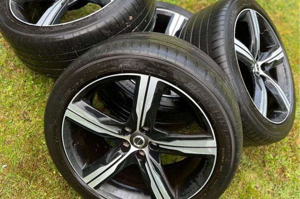 Fälgar Volvo R-design 19 tum säljes i Haninge - såld eller borttagen