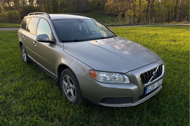 Volvo V70 fas 2 A-Traktor säljes i Hässlehol - såld eller borttagen