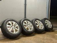 Kia fälgar med nästan nya Goodyear vinterdäck 195/65/R15