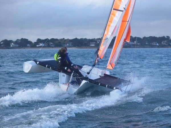 Astus 16.5 planande, trailerbar trimaran. Max-rustad image